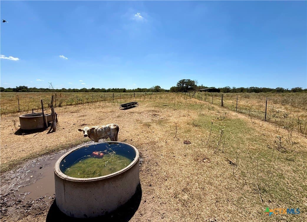 10.01 acres in Gonzales County - photo 2