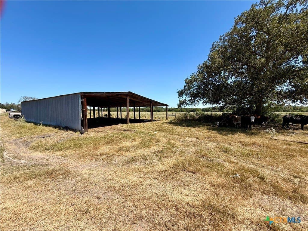 10.01 acres in Gonzales County - photo 7