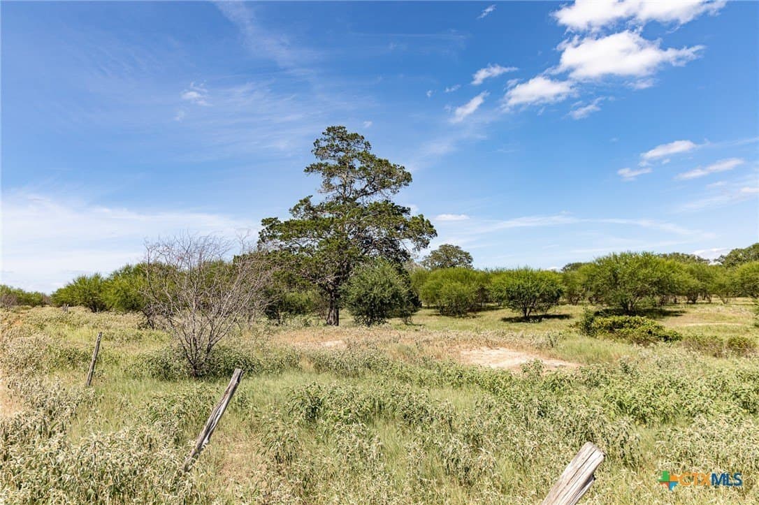 33.36 acres in Lavaca County