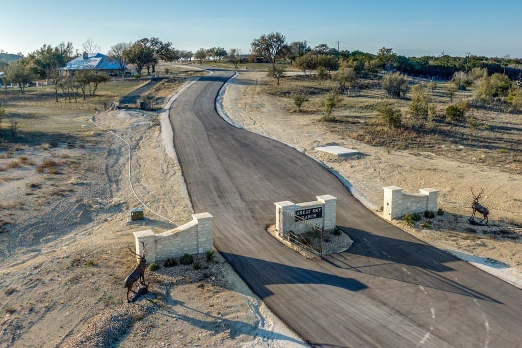 5 acres in Kerr County gallery image 2