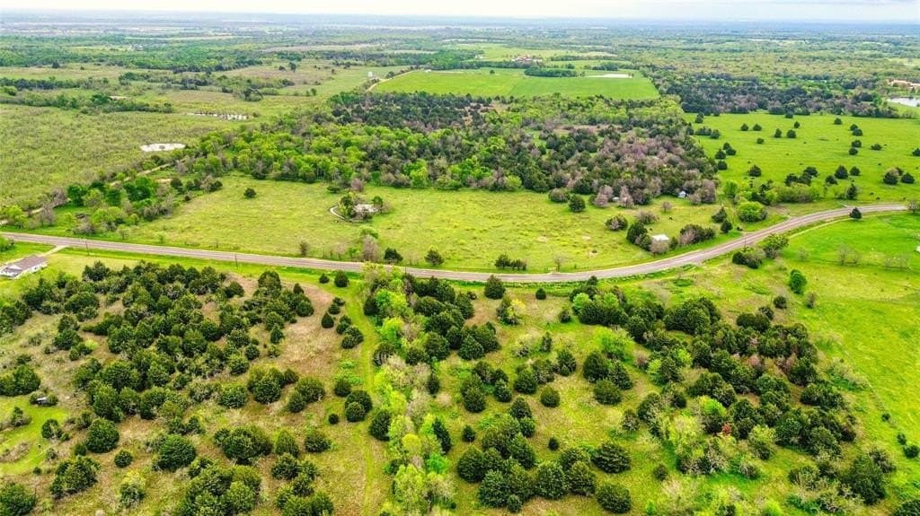 13.98 acres in Navarro County gallery image 4