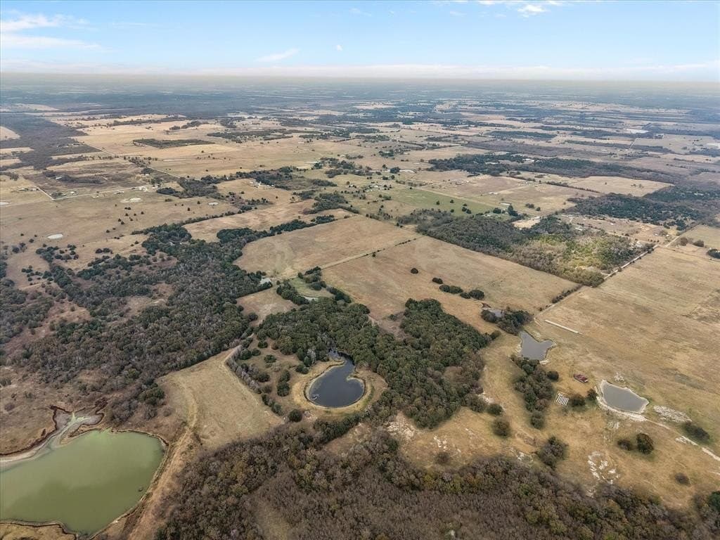 142.3 acres in Navarro County