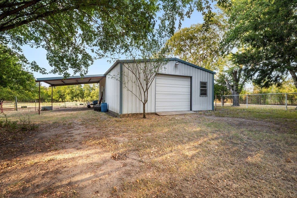 20.71 acres in Ellis County - photo 32