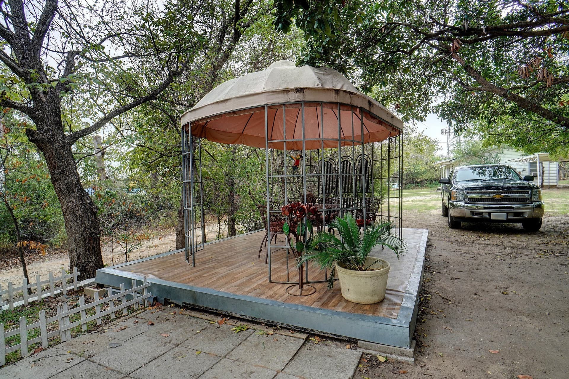 1.93 acres in Tarrant County gallery image 3