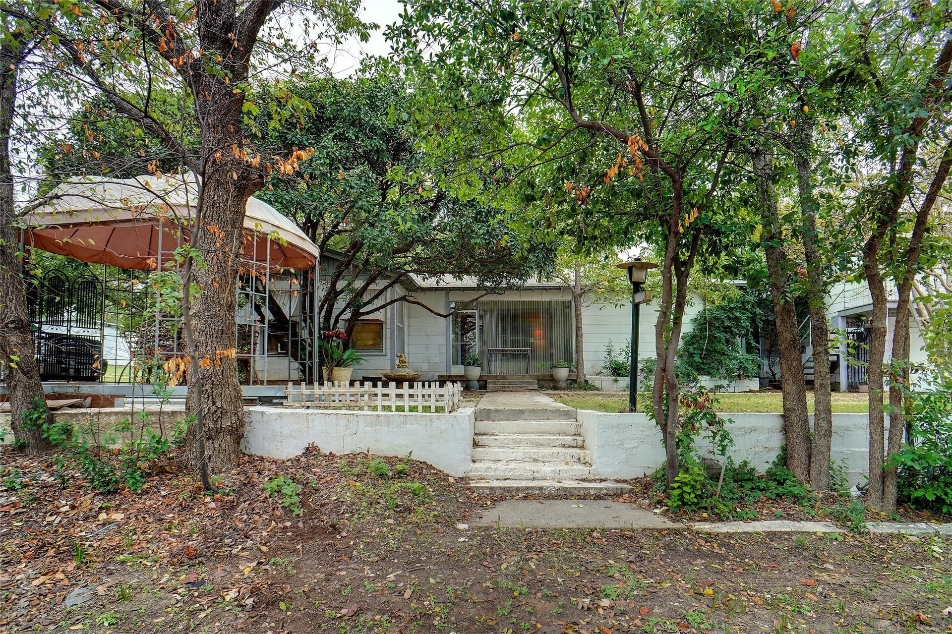 1.93 acres in Tarrant County gallery image 2