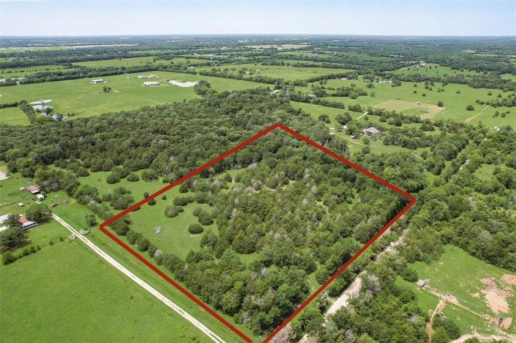 17.89 acres in Hopkins County