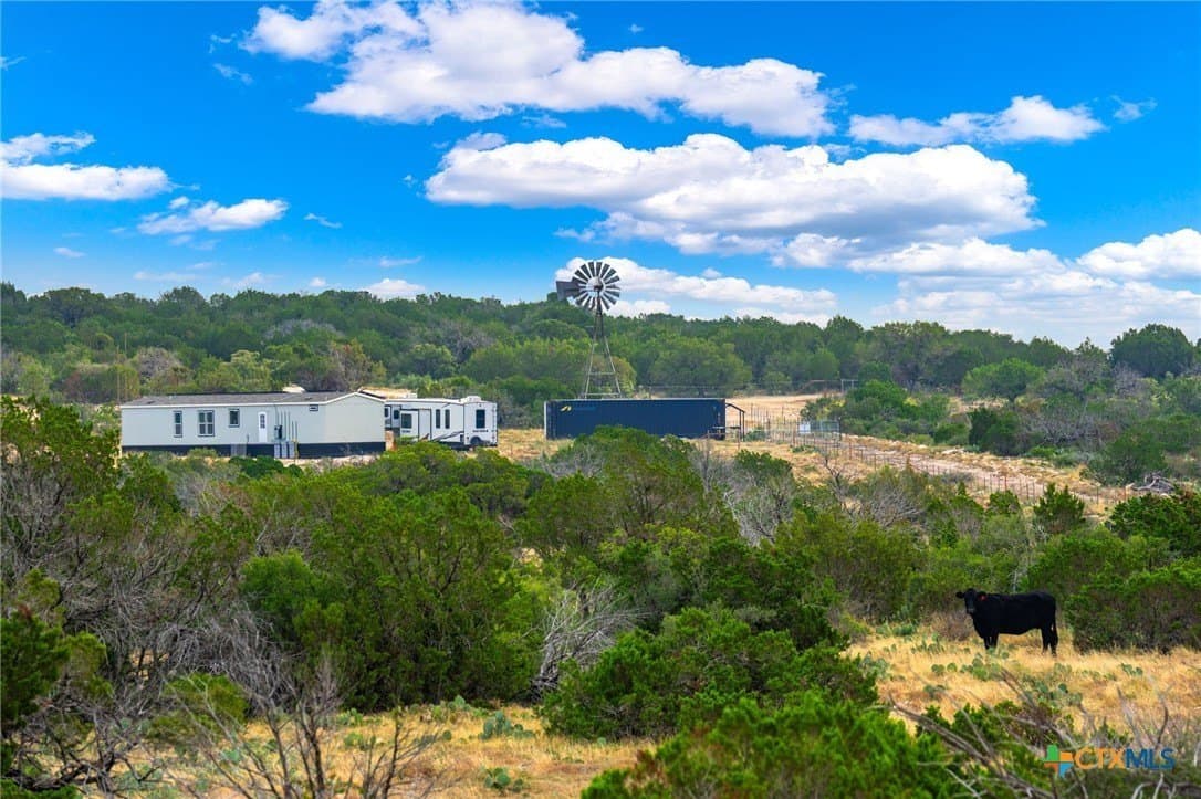 636 acres in Val Verde County gallery image 4