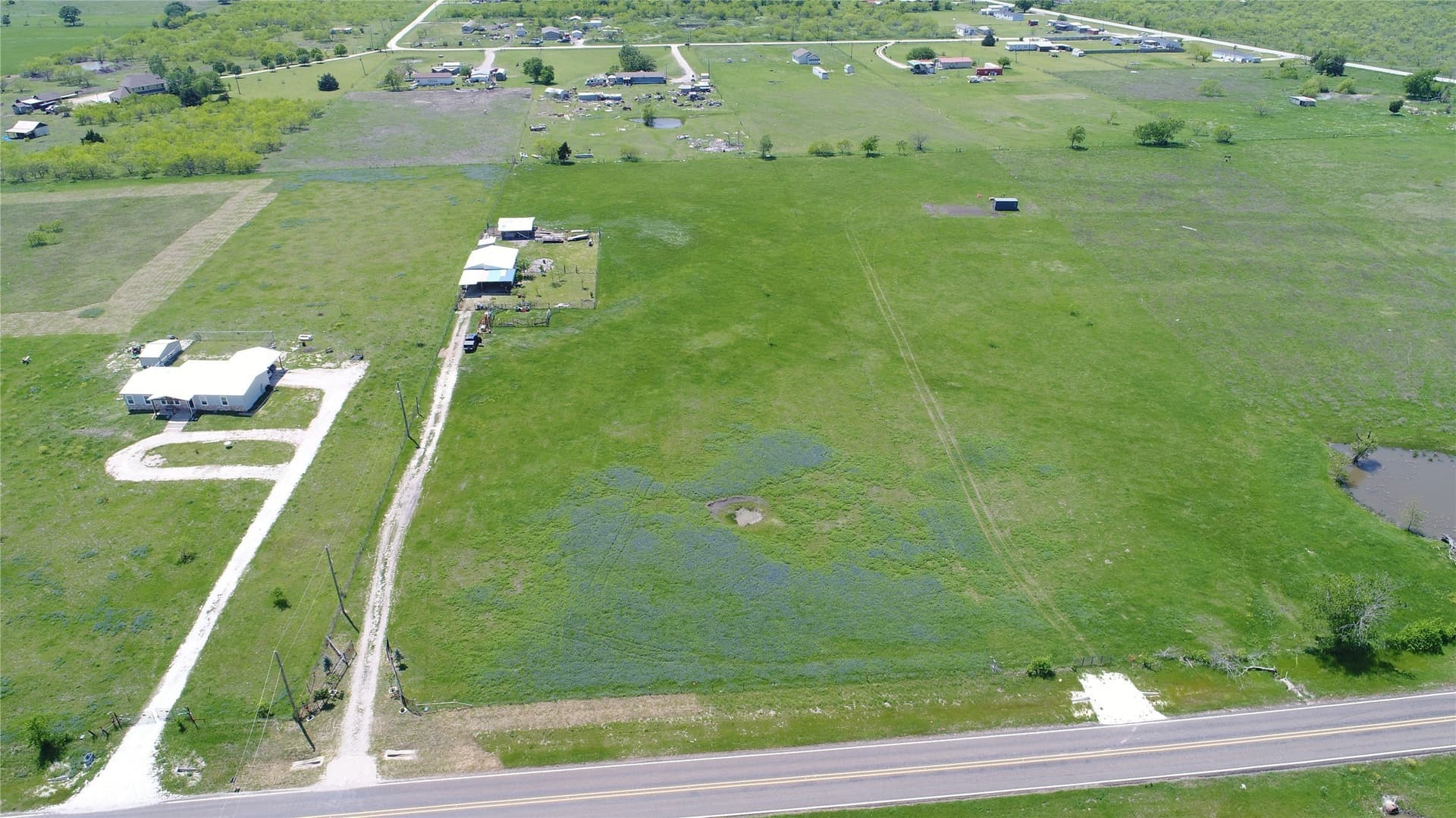 2 acres in Navarro County gallery image 2