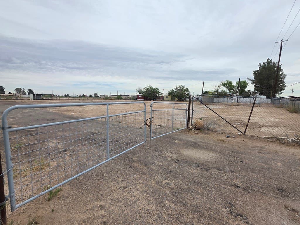 2 acres in Reeves County gallery image 4