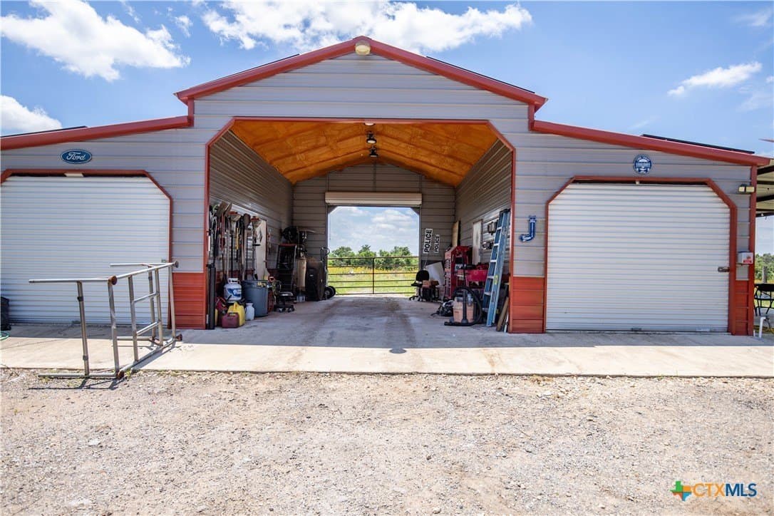 43.81 acres in Gonzales County - photo 9
