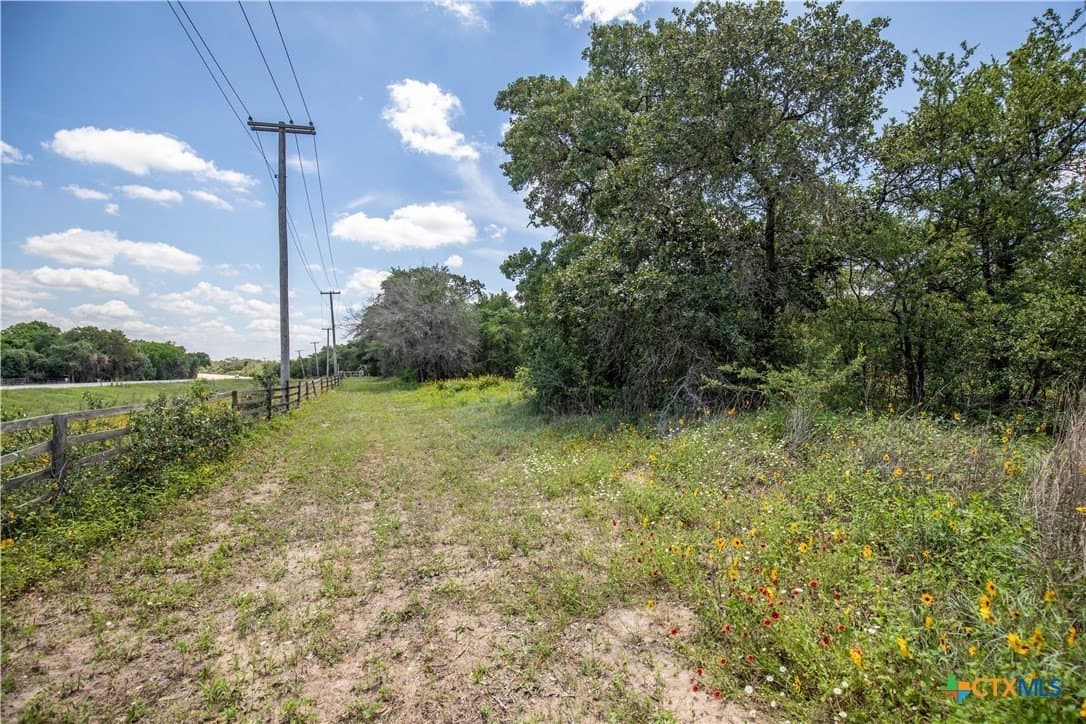 43.81 acres in Gonzales County - photo 21