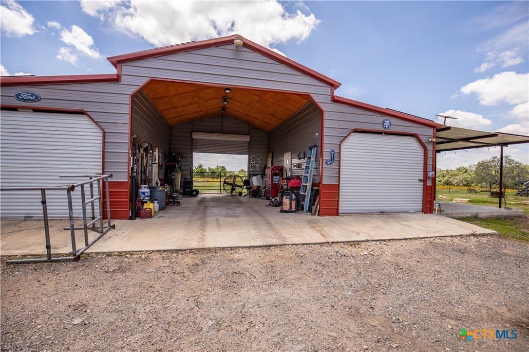 43.81 acres in Gonzales County - photo 8
