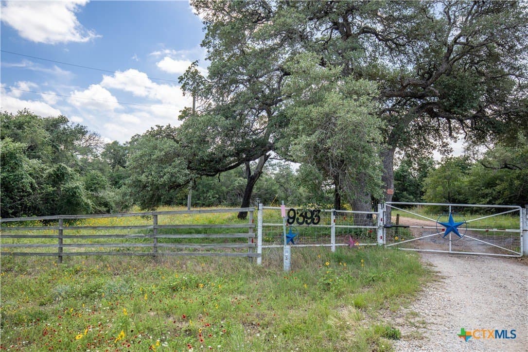 43.81 acres in Gonzales County