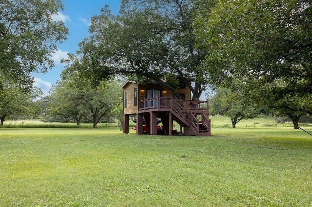1.7 acres in Bastrop County gallery image 4