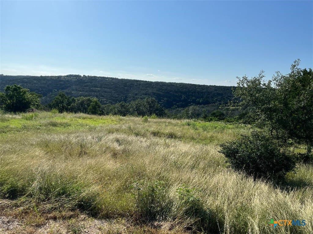 7.68 acres in Comal County