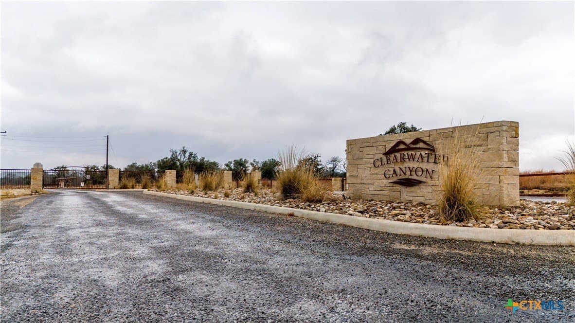 5.01 acres in Bandera County