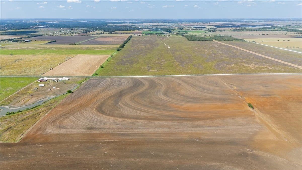 30.3 acres in Hill County