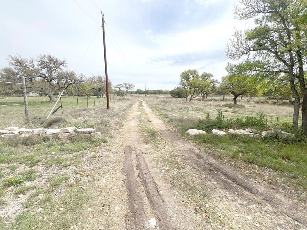 10 acres in Kerr County gallery image 3