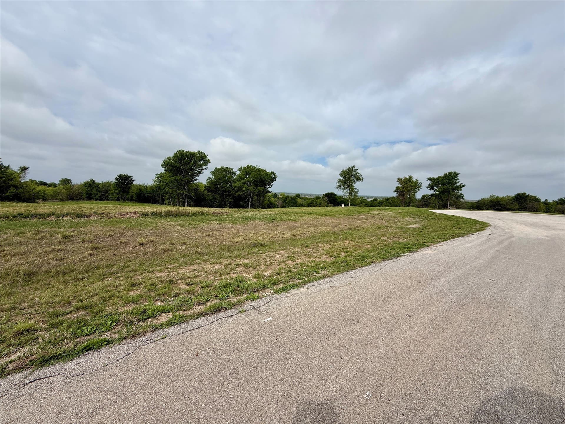 2.57 acres in Navarro County gallery image 4