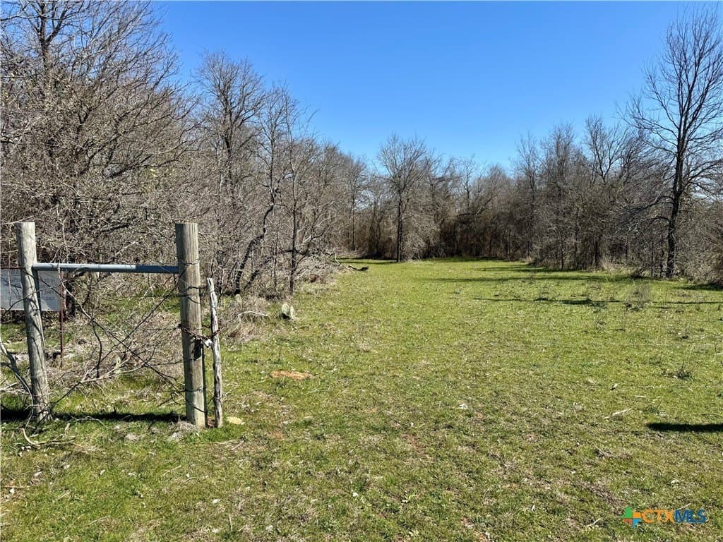 5.1 acres in Milam County