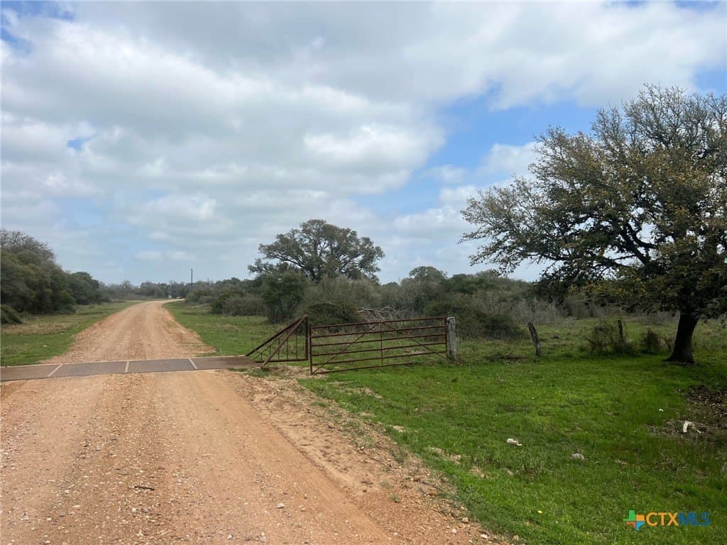 370.68 acres in Lavaca County
