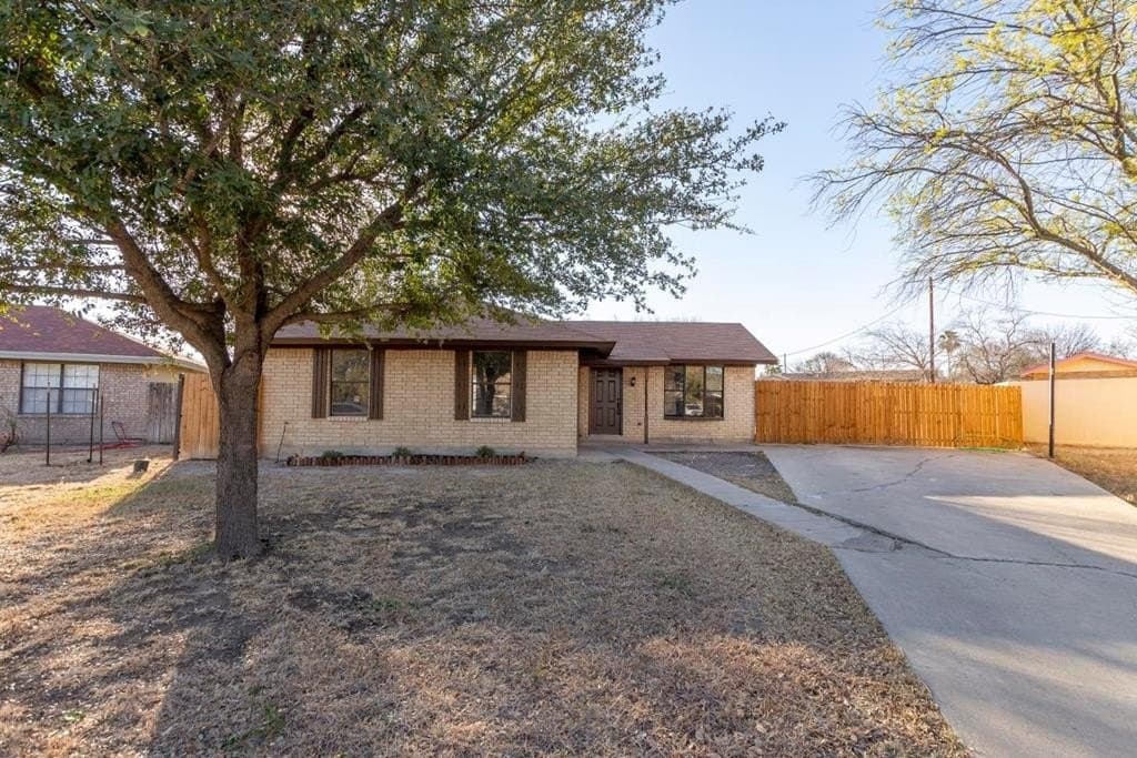 10,920 acres in Maverick County