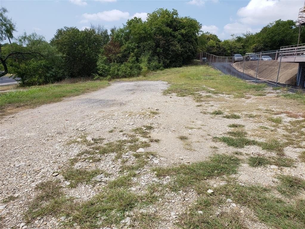 1.39 acres in Tarrant County gallery image 3