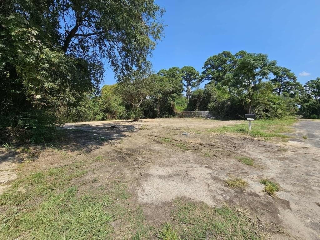 0.75 acres in HENDERSON County