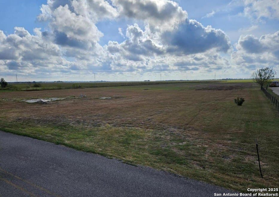 5.94 acres in Guadalupe County gallery image 3