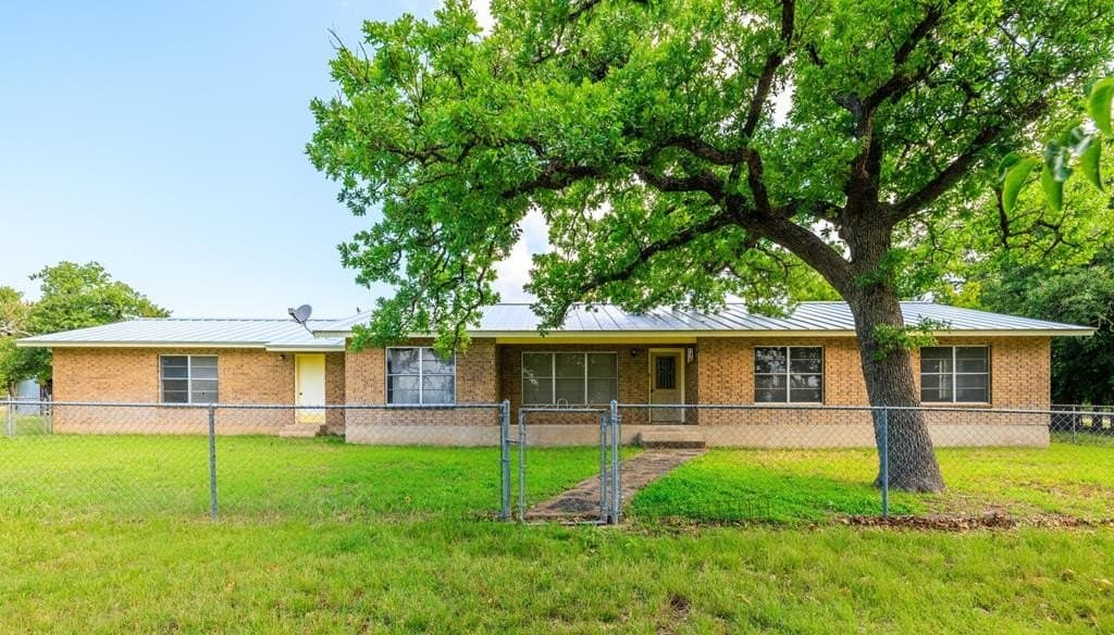 10.63 acres in Gillespie County