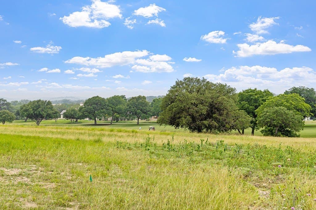 0.94 acres in Kerr County - photo 9