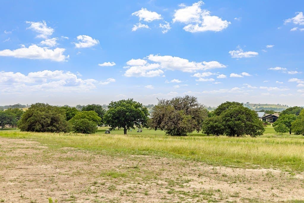 0.94 acres in Kerr County - photo 2