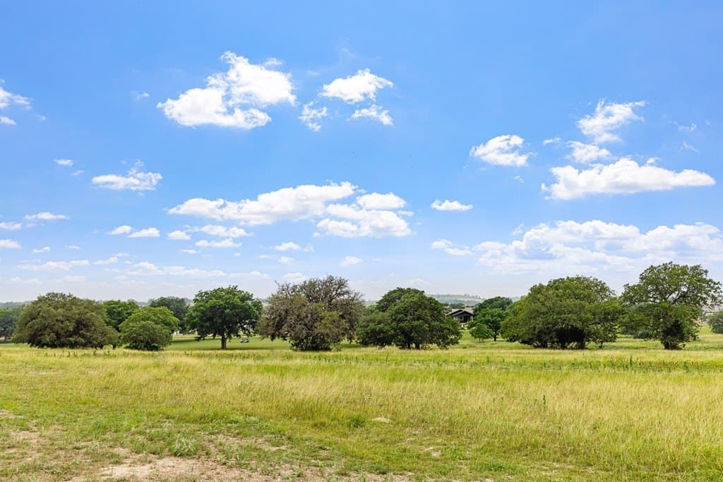 0.94 acres in Kerr County - photo 3