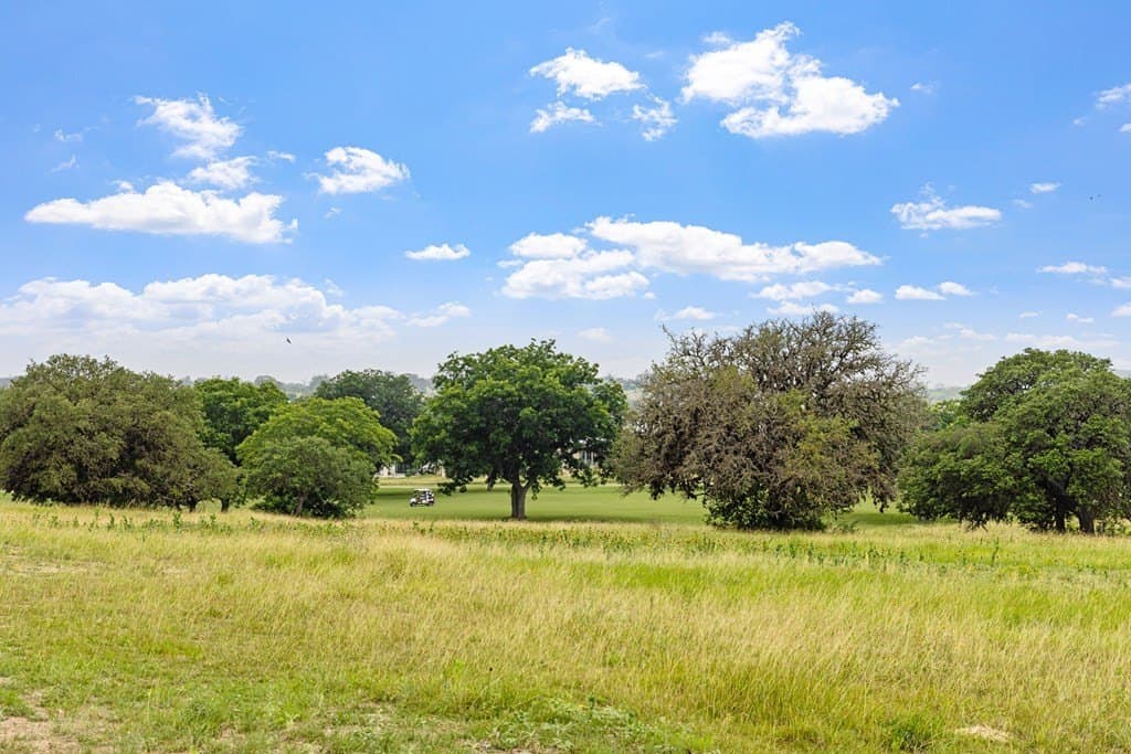 0.94 acres in Kerr County - photo 4