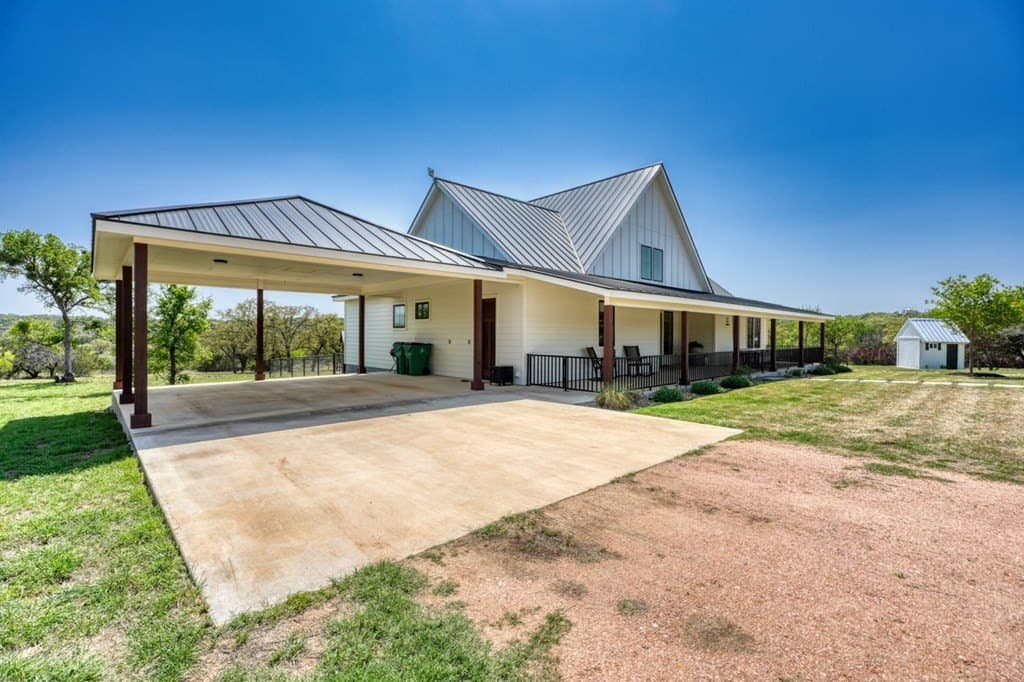 20.5 acres in Blanco County gallery image 4