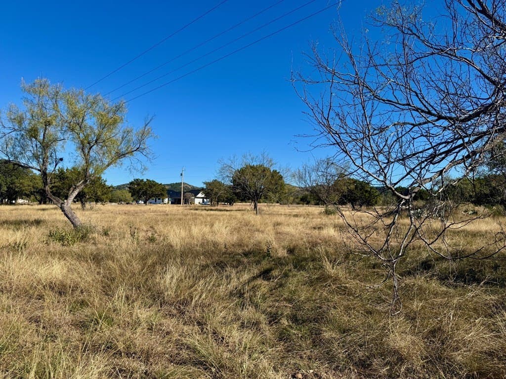 2.68 acres in Real County gallery image 2