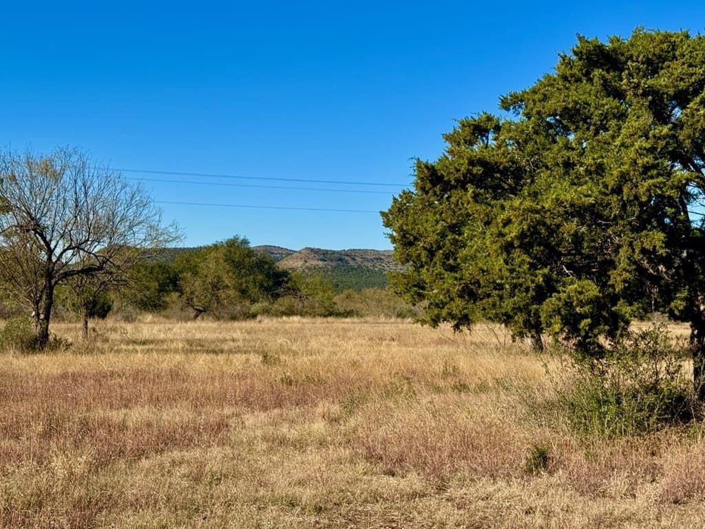 2.68 acres in Real County gallery image 4