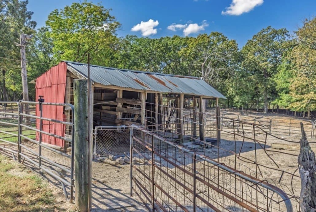 37.98 acres in Hunt County - photo 33