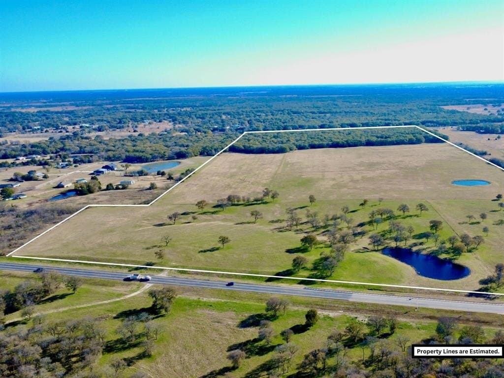 121.15 acres in Navarro County