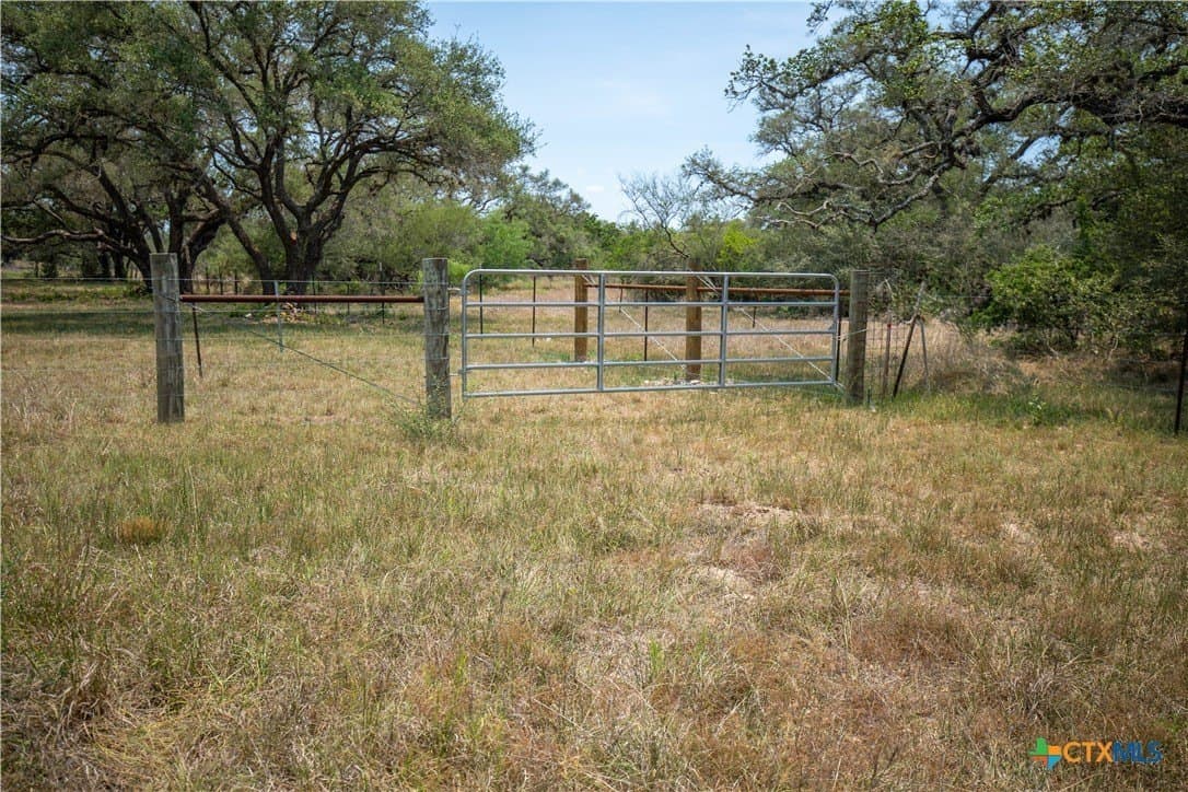 32.56 acres in DeWitt County - photo 24