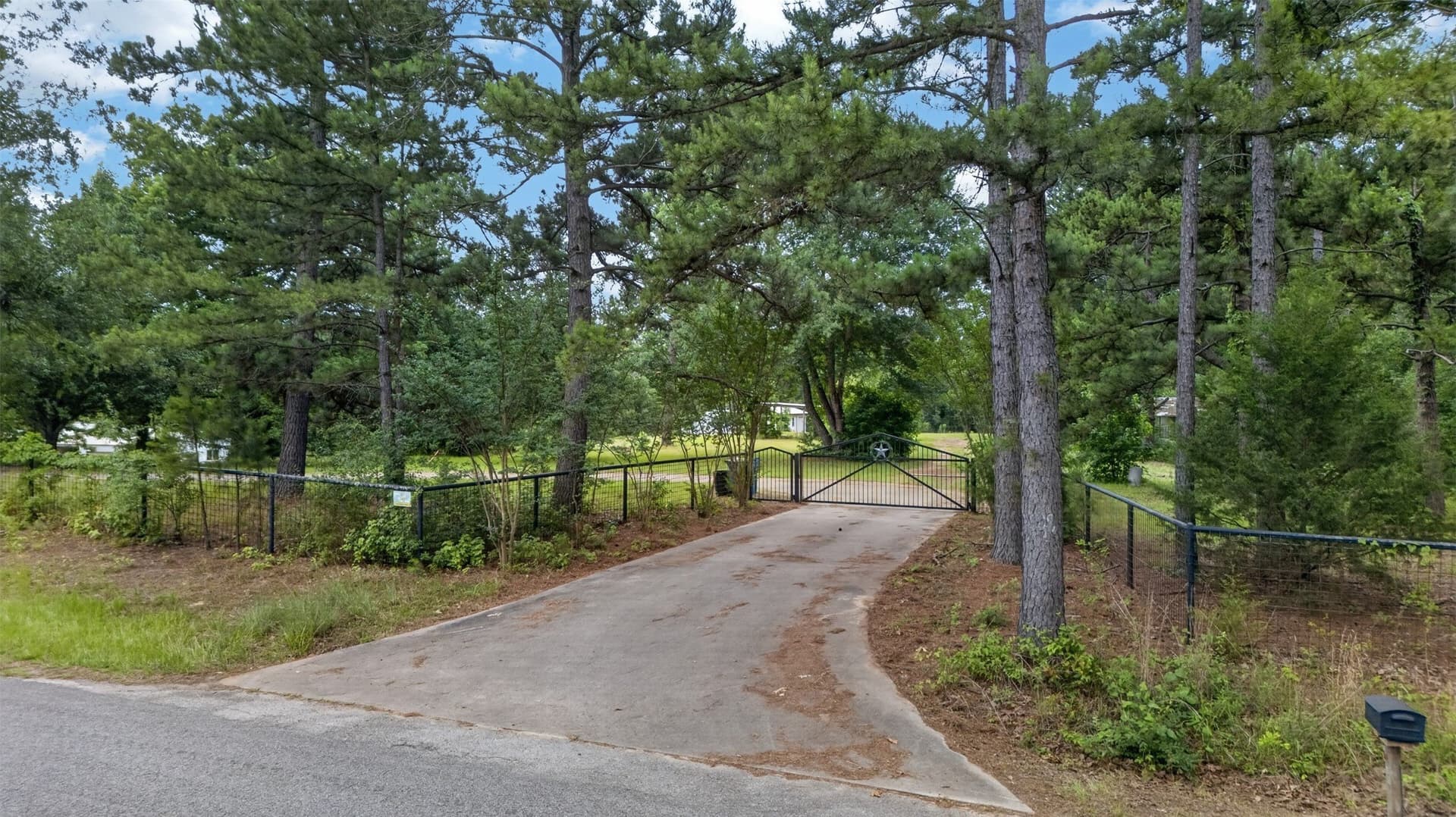 25.16 acres in Henderson County - photo 2