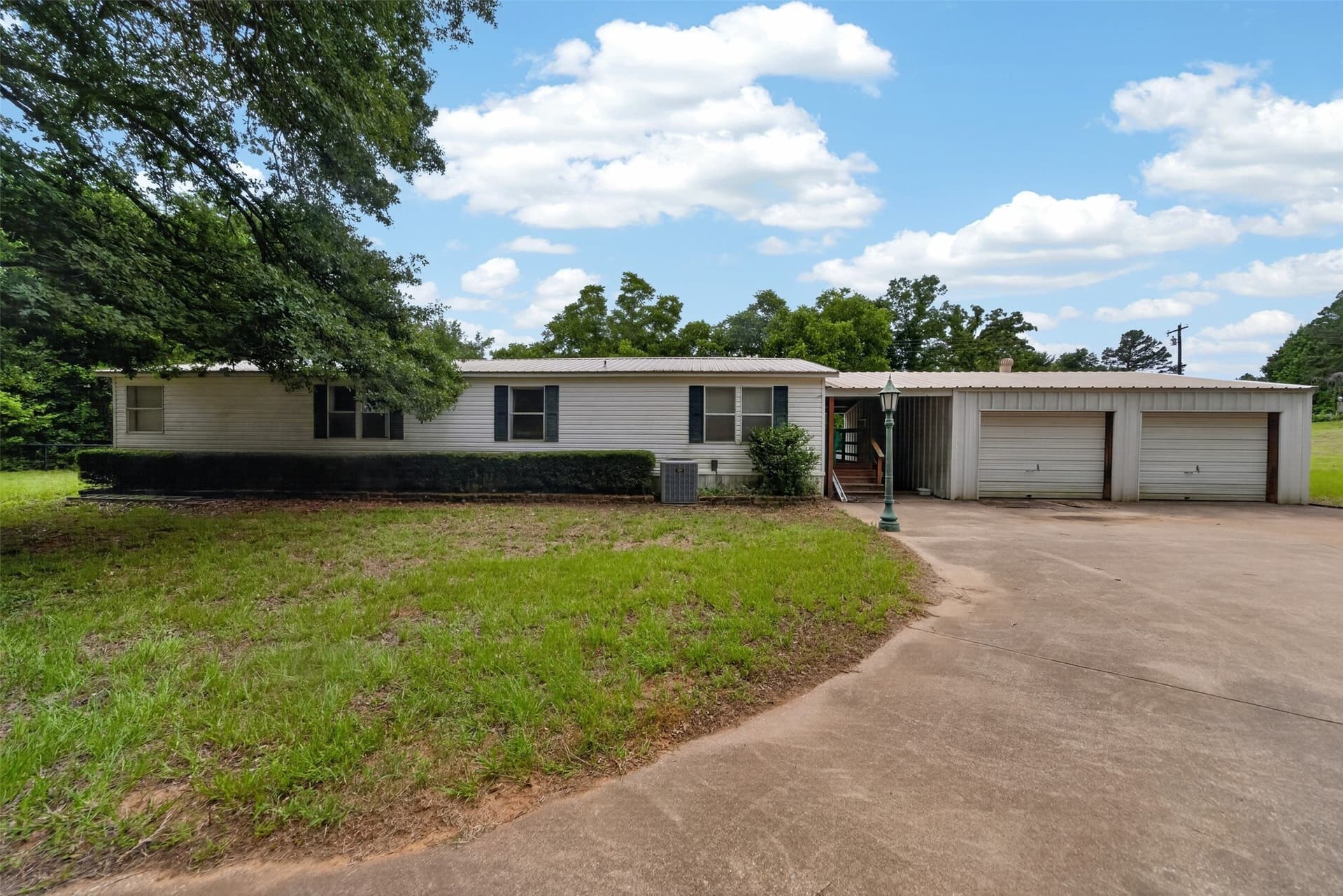 25.16 acres in Henderson County