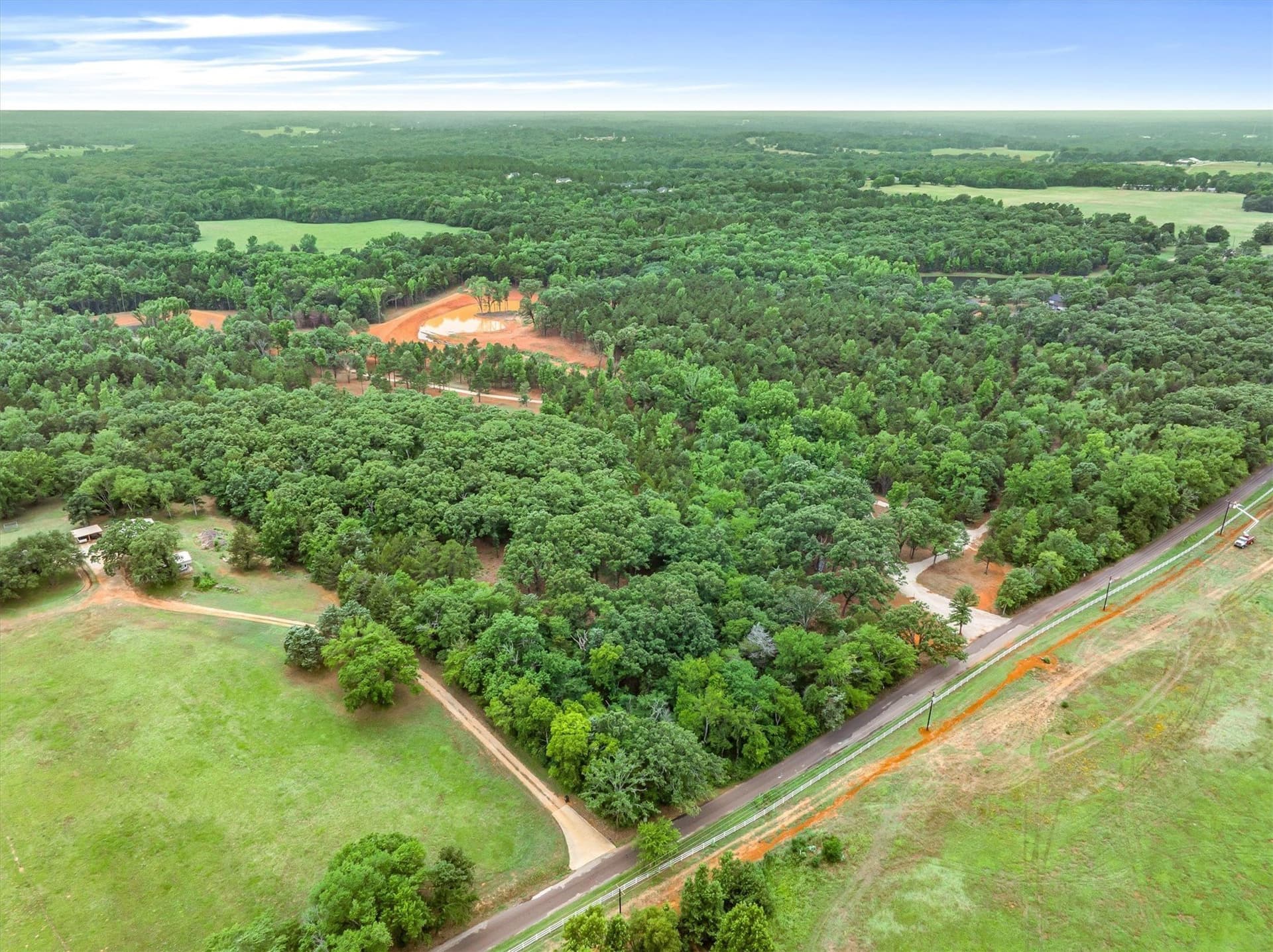 32 acres in Smith County gallery image 3