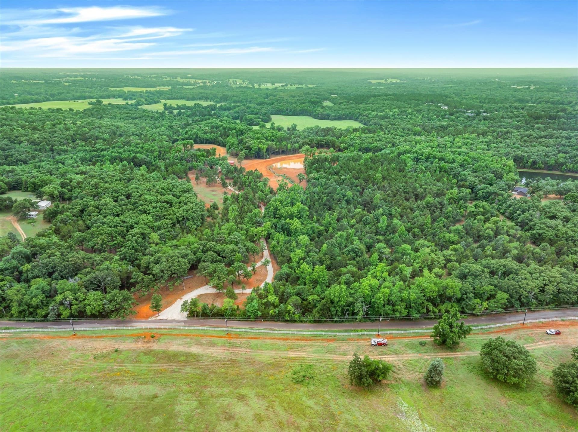 32 acres in Smith County gallery image 4