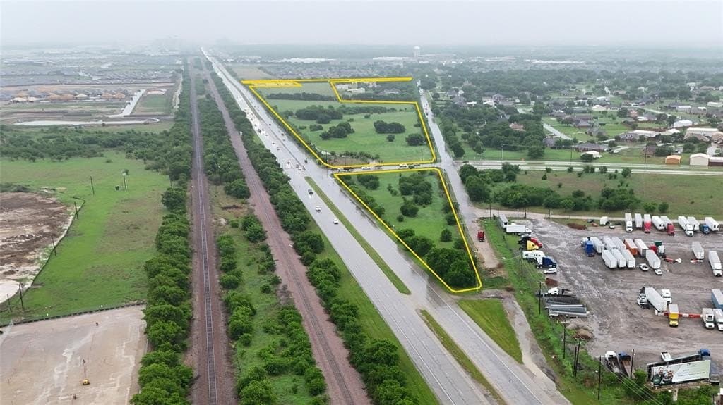 2.6 acres in Tarrant County gallery image 3