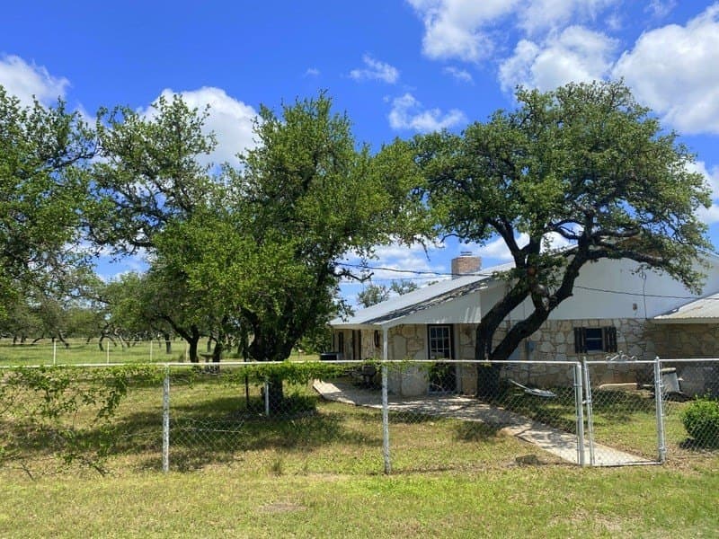 16.35 acres in Kerr County - photo 8