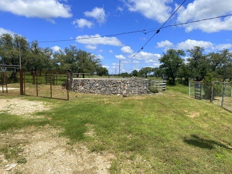 16.35 acres in Kerr County - photo 9