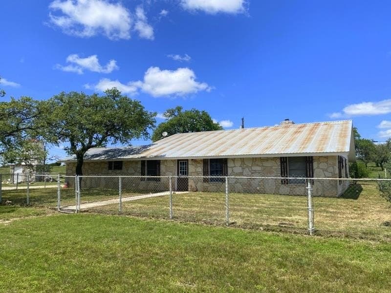 16.35 acres in Kerr County