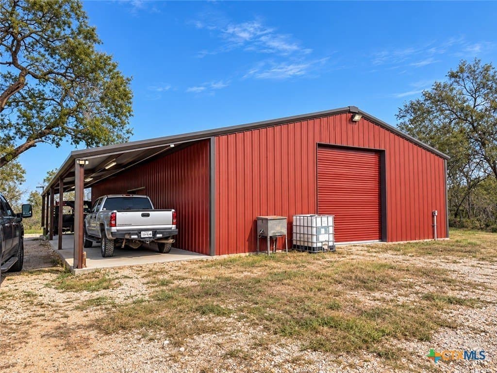 206.91 acres in Gonzales County - photo 4