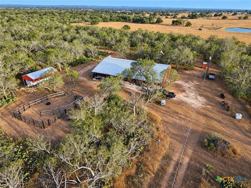 206.91 acres in Gonzales County - photo 3